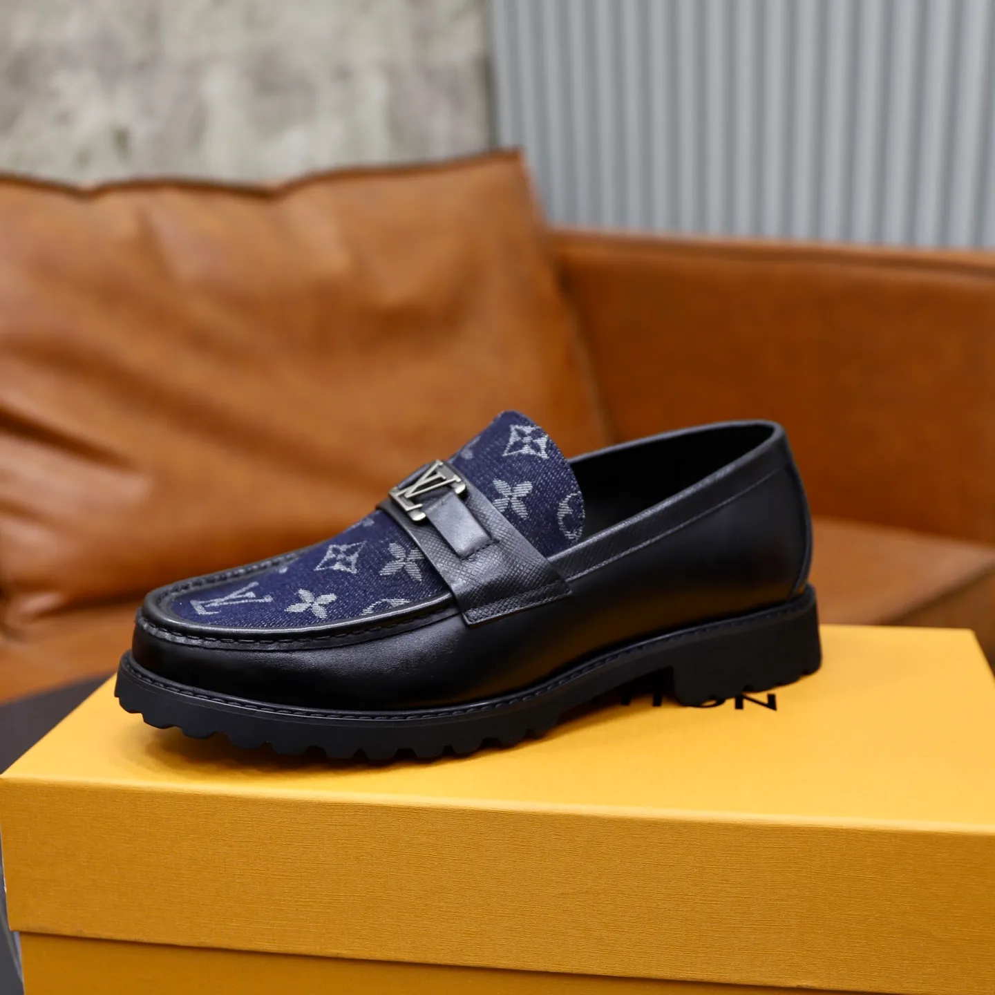 Men's men's shoes💰600💰Louis Vuitton LV men's classic Oxford shoes, men's business formal boutique leather shoes, classic style, almond kernel exquisite toe, ultimate art, the whole shoe is made of imported cow leather (open edge beads), carefully selected, fine pores, excellent gloss, soft texture, strong toughness, durable and not easy to deform, apricot calf leather lining, soft, comfortable, sweat-absorbent and breathable. Foam outsole, original box and dust bag packaging! Size: 38–44 (45/46 customized)